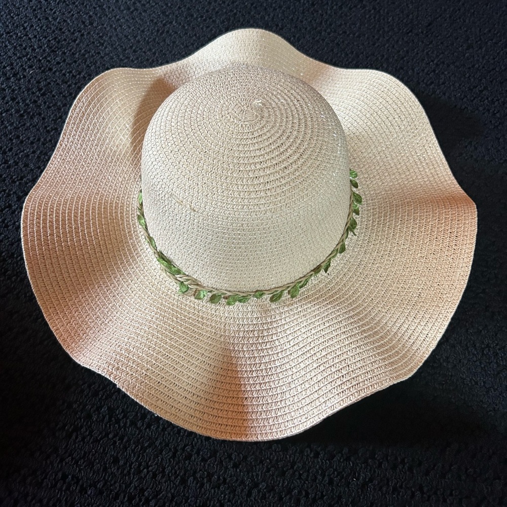 Elegant Cream Sun Hat 👒 with Green Leaf Trim